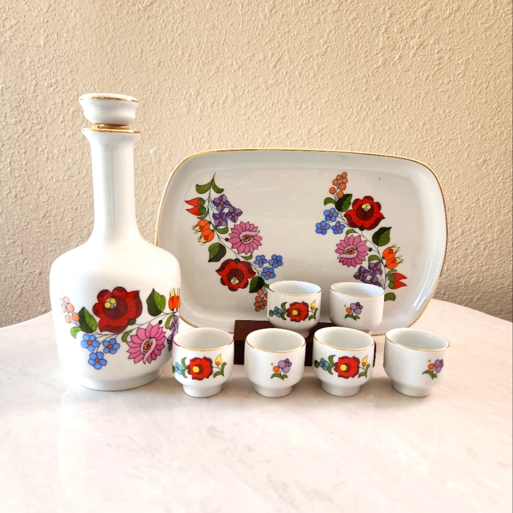 Bottle with cups and tray